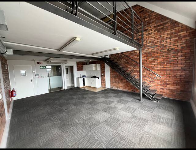 92M² OFFICE TO LET IN GREEN POINT